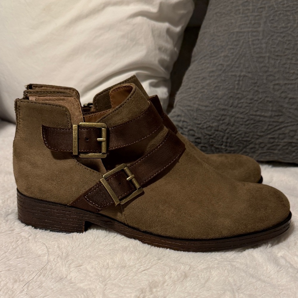 BOC Brown Suede Ankle Boots with Buckle Straps - Size 8 ~ brand new never worn